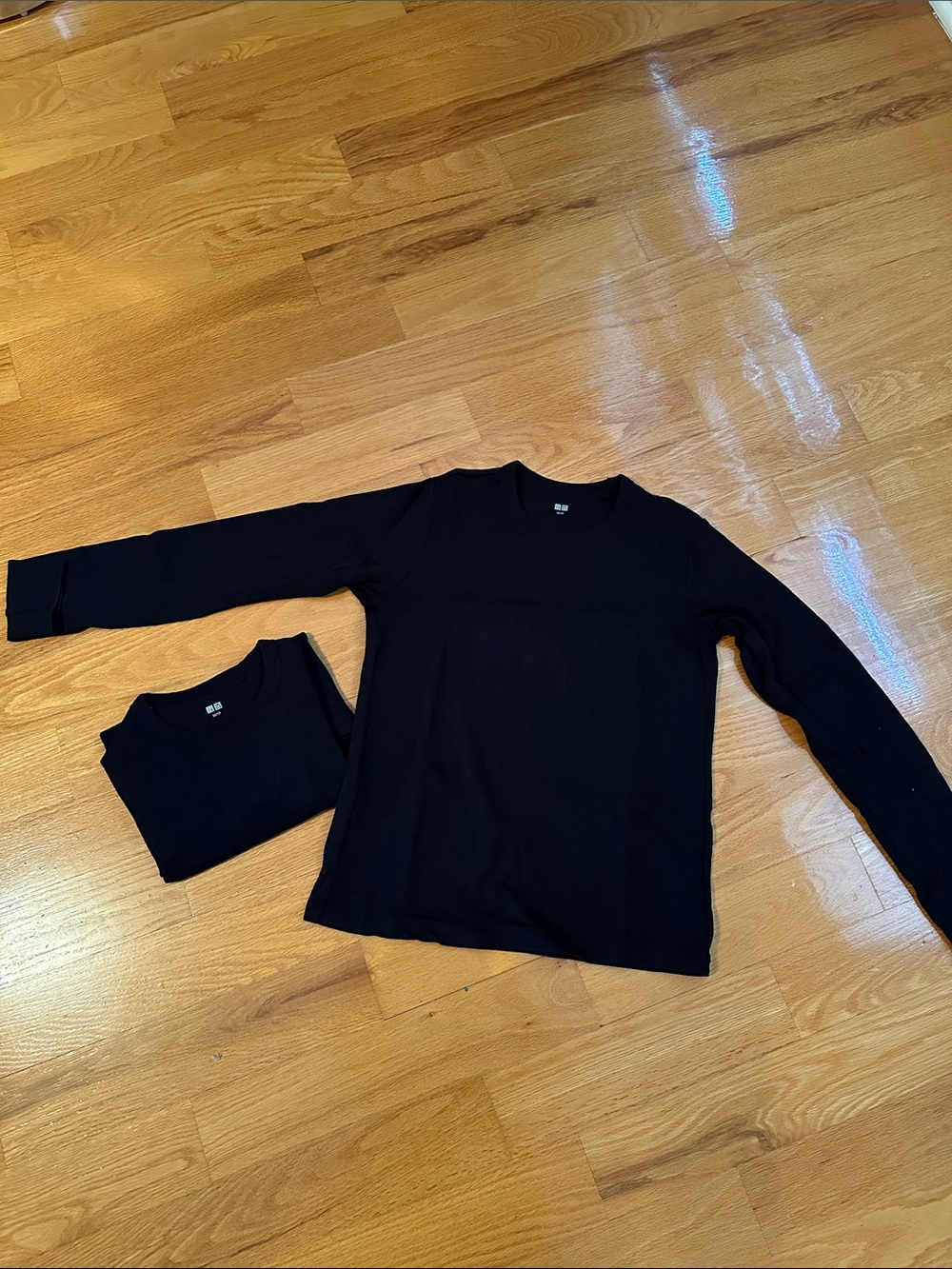2 pack black long sleeve Uniqlo top
